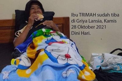 Bikin Mewek, Viral Kisah Pilu Ibu Dibuang Tiga Anaknya ke Panti Jompo karena Sibuk