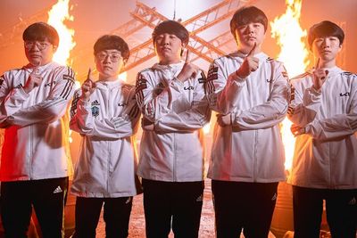 LPL vs LCK, EDward Gaming dan DWG KIA Siap Perebutkan Gelar Juara di LoL Worlds 2021
