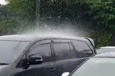 Viral Fenomena Alam di Cikarang, Hujan Lokal Guyur Mobil Milik DPRD Bekasi