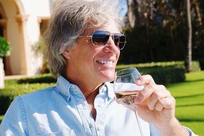 Terinfeksi Covid-19, Jon Bon Jovi Batal Tampil di Miami