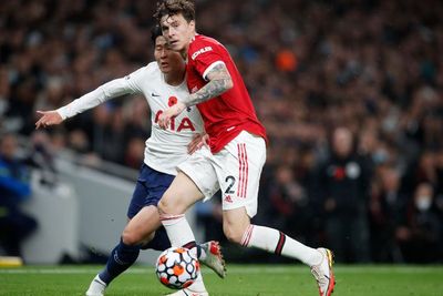 Cedera Saat Latihan, Victor Lindelof Tak Masuk Skuad MU Kontra Atalanta