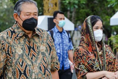 Unggah Foto Terakhir Bersama SBY, Annisa Pohan: Ziarah ke Makam Memo Sebelum Berangkat