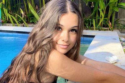 Sosok Ria Andrews, Travel Blogger Asal Inggris yang Dikabarkan Dekat dengan Stefan William
