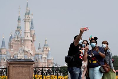 Satu Pengunjung Diidentifikasi COVID-19, Disneyland Shanghai Ditutup Sementara