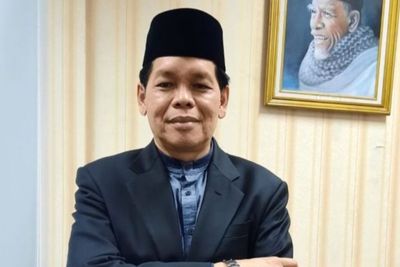 Ade Armando Sebut Tak Ada Perintah Salat Lima Waktu di Al-Quran, Ini Kata Sekjen MUI