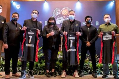 Denny Sumargo Resmi Menjadi Presiden Tim Basket Louvre Indonesia