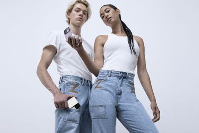 Samsung Luncurkan Celana Jeans dengan Kantong Khusus untuk Taruh Galaxy Z Flip3