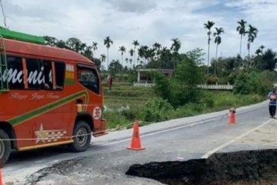 Mengancam Keselamatan, Jalan Provinsi di Simalungun Amblas