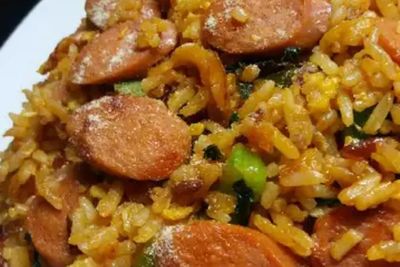 Sore Ini Coba Bikin Nasi Goreng Tomat Sosis di Rumah Yuk
