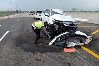 Kumpulkan Bukti, Polisi Masih Periksa Lokasi Kecelakaan yang Tewaskan Vanessa Angel