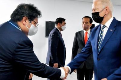 Salaman dengan Joe Biden, Airlangga: Ini Salam Beneran, Bukan Salam dari Binjai