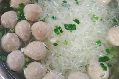 Enaknya Bihun Kuah Daging dan Bakso Yang Bisa Kita Bikin Sekarang Juga