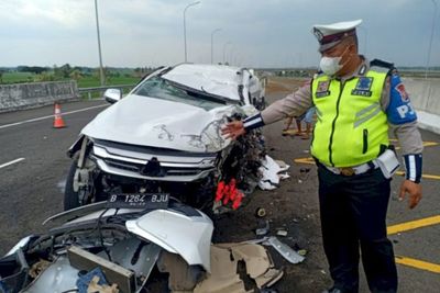 Viral Video Diduga Sopir Vanessa Angel Main Hp Saat Berkendara Didalami Polisi