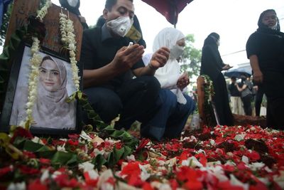 Pemakaman Vanessa Angel dan Febri Ardiansyah, Berikut Foto-fotonya