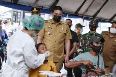Jelang Nataru, Bobby Pertimbangkan Penyekatan untuk Antisipasi Gelombang Ketiga COVID-19