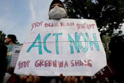Protes Aktivis Lingkungan Terhadap Pernyataan Presiden Jokowi di COP26, Ini Foto-fotonya