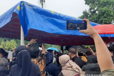 Jenazah Vanessa Angel & Bibi Dimakamkan di TPU Ulujami Pesanggrahan dalam Satu Liang Lahat