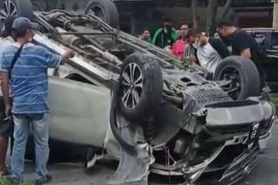 Tabrak Trotoar, Mobil Terbalik di Setia Budi Medan, Korban Ngaku Buru-buru