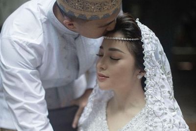 7 Potret Acara Pengajian 4 Bulanan Nikita Willy, Anggun dalam Balutan Kebaya Putih
