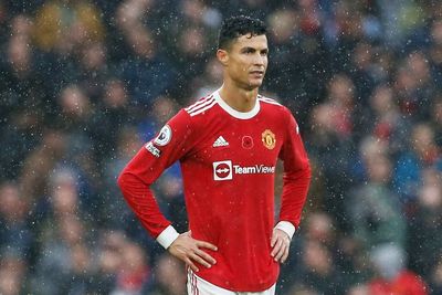 Jersey MU Ronaldo Saat Kalah dari Man City Dilelang untuk Amal