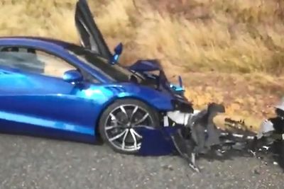 Baru Rilis, McLaren Artura Ini Hancur Usai Laga Kambing dengan BMW di Spanyol