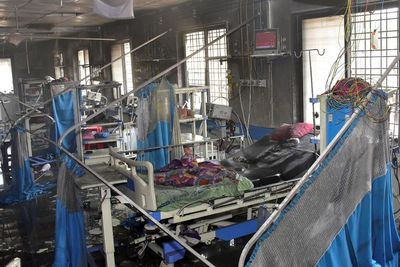Tewaskan 11 Orang, Berikut Pemandangan Rumah Sakit India Usai Kebakaran