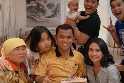 Berurai Air Mata, Ibu Mertua Sebut Vanessa Angel Menantu yang Baik: Dia Sayang Sama Saya