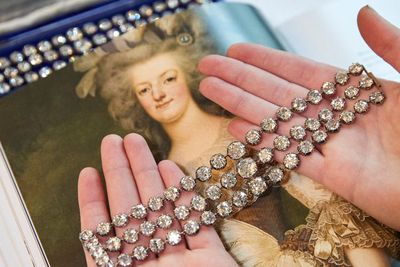 Perhiasan Milik Marie Antoinette akan Dilelang di Swiss