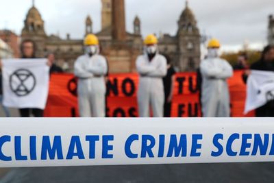 Protes Menentang Industri Bahan Bakar Fosil di Glasgow, Ini Foto-fotonya