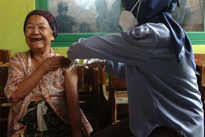 Vaksinasi Anak Usia 6-11 Tahun Ditunda, Pemerintah Masih Fokus ke Lansia & Tenaga Pengajar