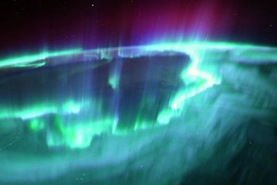 Potret Mengagumkan Aurora Green Earth yang Dibagikan Astronot dari Stasiun Luar Angkasa