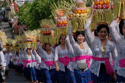Hari Galungan, Umat Hindu Bali Diajak Pakai Buah Lokal sebagai Sesajen untuk Hyang Widhi