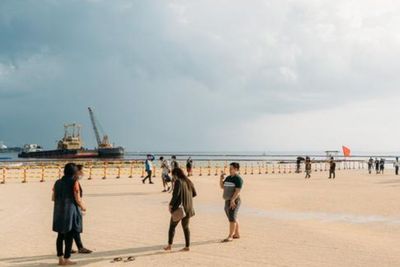 Pasir Pantai di Teluk Manila Menuai Protes dari Aktivis Pegiat Lingkungan, Ini Alasannya!
