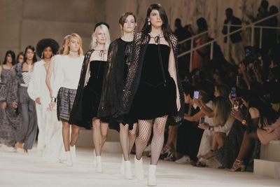 Chanel Perkenalkan Koleksi Cruise 2021 2022 di Dubai