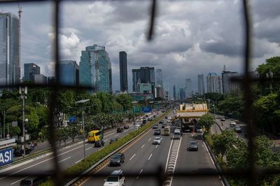 Penanganan COVID-19 di Indonesia Tertinggi di ASEAN