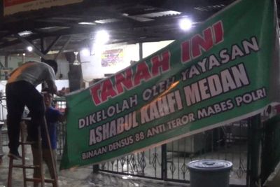 Mengganggu Pemilik Rumah, Spanduk Mengatasnamakan Densus 88 Dicopot