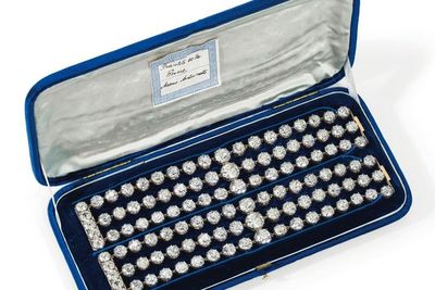 2 Gelang Berlian Milik Marie Antoinette Berhasil Terjual di Pelelangan, Segini Harganya