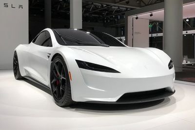 Salip Mercedes, Tesla Kini Jadi Brand Mobil Mewah Terlaris Ketiga di AS!