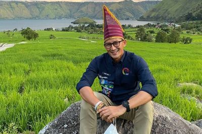 Keren! Sandiaga Uno Akan Bangun Kereta Gantung di Danau Toba dalam 2 Tahun