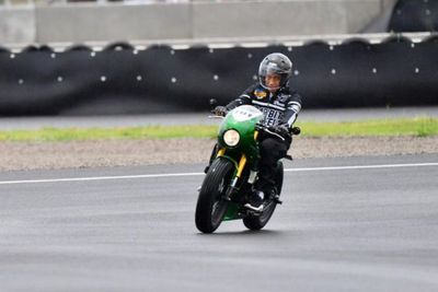 Aksi Presiden Jokowi Jajal Sirkuit Mandalika Pakai Motor Balap Modifikasi