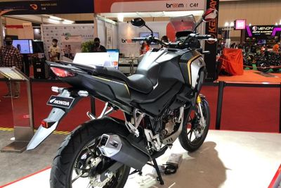 Melihat Lebih Dekat Honda CB150X Terbaru: Tampilannya Adventure Abis!