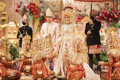 Sah Jadi Istri, Ini Potret Cantik Ria Ricis dengan Pakaian Adat Palembang