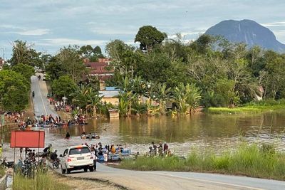 Disindir soal Banjir Sintang, Presiden Disebut Sudah Minta Bu Risma untuk Turun Tangan