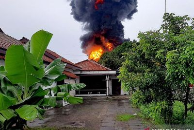 Sebagian Warga Masih Mengungsi Usai Tangki Pertamina di Cilacap Terbakar