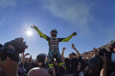Menutup Karier MotoGP di Valencia, Valentino Rossi Berpamitan dengan Penggemar