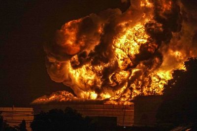 80 Warga Dievakuasi Akibat Tangki Pertamina di Kilang Cilacap Terbakar