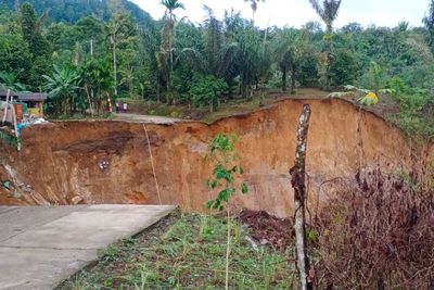 Tanah Ambles Sebabkan Jalan di Desa Buluhawar, Sibolangit Putus Sepanjang 50 Meter