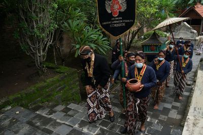 Prosesi Nguras Sendang Seliran, Berikut Foto-fotonya