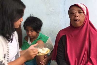 4 Tahun Menderita Tumor Ganas dan Terancam Buta, Bantu Bu Napisah Sembuh