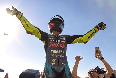 Rossi Akui Senang Tidak Finish Paling Akhir di Balapan Terakhirnya Sebelum Pensiun!